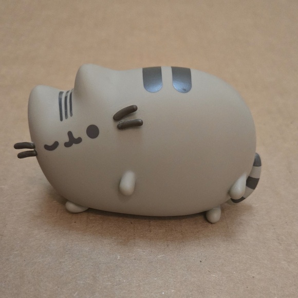 Pusheen Exclusive Box CultureFly Figure Pusheen Lying Down - Picture 1 of 5